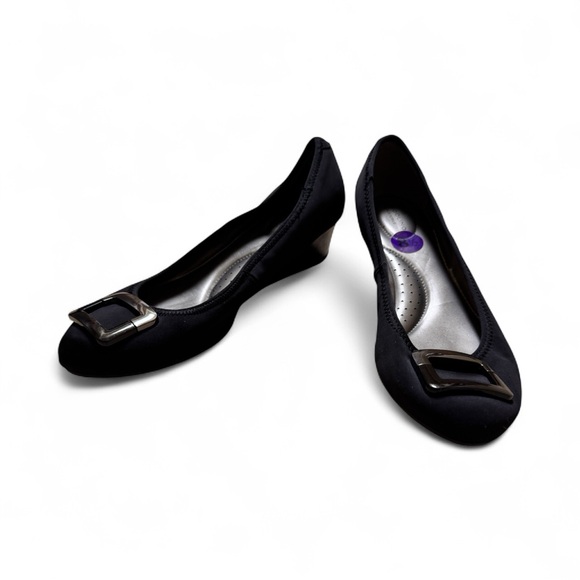 Bandolino B-Flexible Black Buckle Ballet Wedge Flats Size 8.5 New - Picture 1 of 4